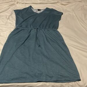 Two Casual Women's 32 degree Cool Dresses Size L